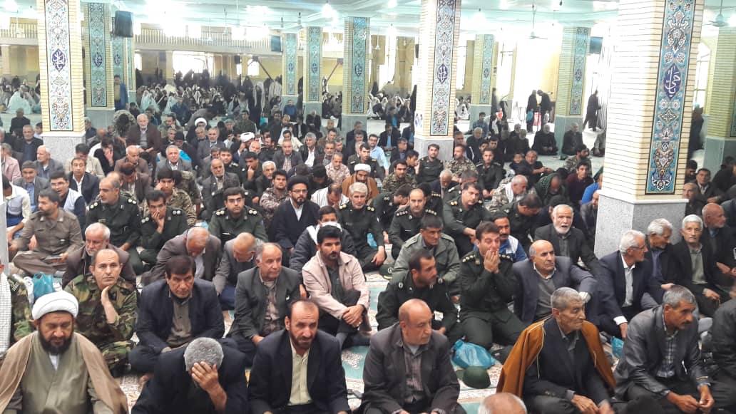 حضور سبزپوشان سپاه پاسداران و بسیجیان شهرستان کهگیلویه در نماز جمعه به مناسبت هفته بسیج/گزارش تصویری